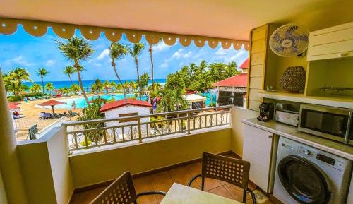 Apartment with Pool View 