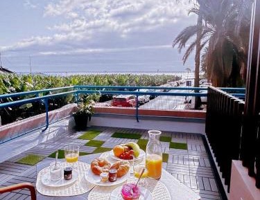 One-Bedroom Apartment with Sea View and Terrace