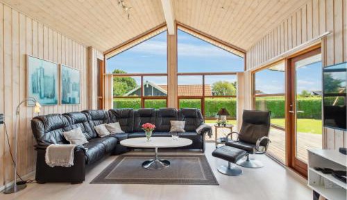 Three-Bedroom Holiday Home 