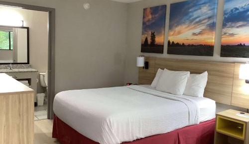 Queen Room - Disability Access/Non-Smoking