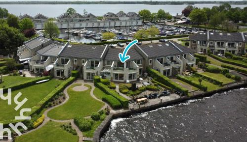 Apartment with Lake View