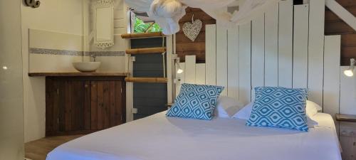 One-Bedroom Bungalow