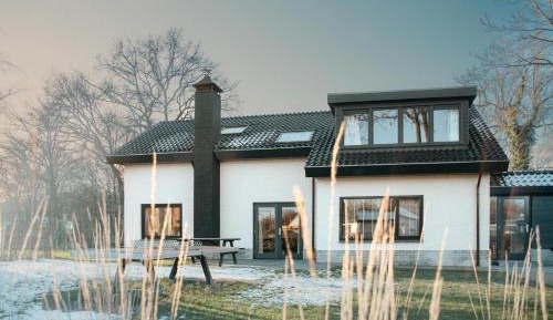 Villa with Garden View