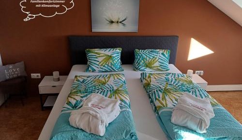 Deluxe Room (2 Adults + 1 Child)