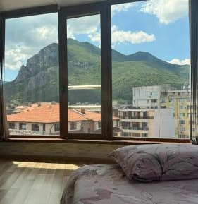 Three-Bedroom Apartment with Mountain View