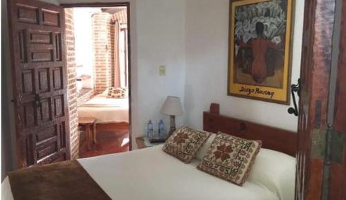 Basic Triple Room with Shared Bathroom