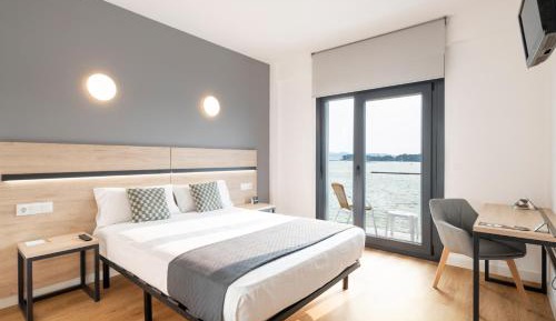 Deluxe Double or Twin Room with Sea View