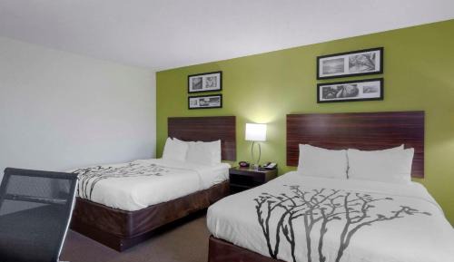 Queen Room with Two Queen Beds - Non-Smoking