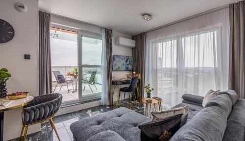 Studio Apartment with Terrace