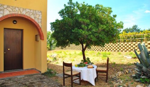 One-Bedroom Apartment with Garden