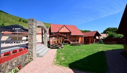 Apartment with Garden View