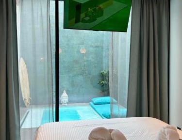 Apartment with Pool View 