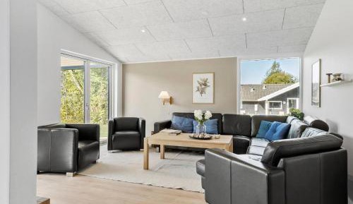 Seven-Bedroom Holiday Home