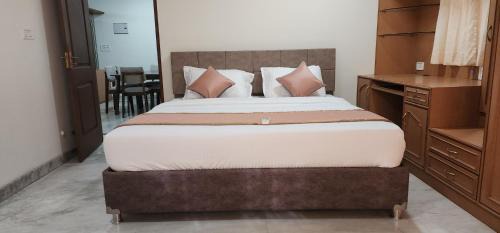 Two-Bedroom Deluxe Apartment with Balcony