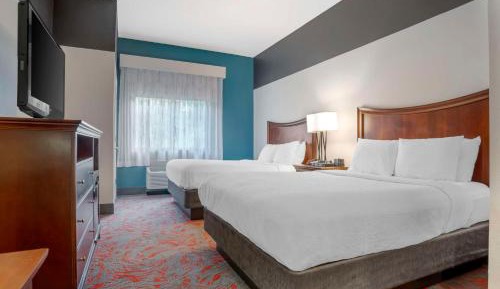 Queen Suite with Two Queen Beds - Non-Smoking