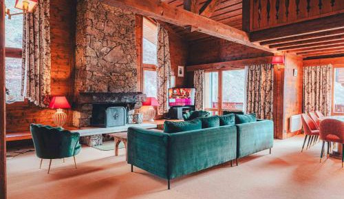 Deluxe Four-Bedroom Apartment