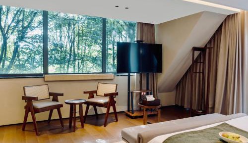 Queen Room with Balcony