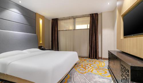 Standard Queen Room