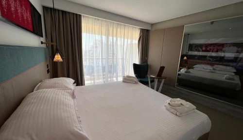 2 Bedroom Executive Suite, Seafront, Balcony