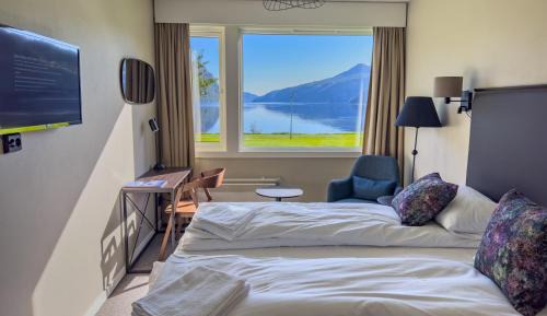 Twin Room with Lake View