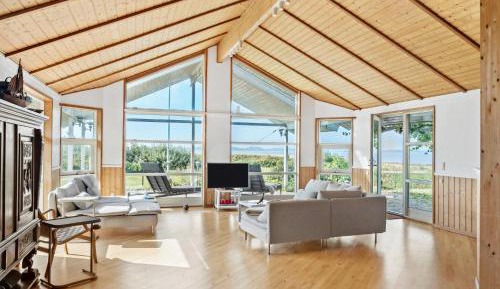Four-Bedroom Holiday Home