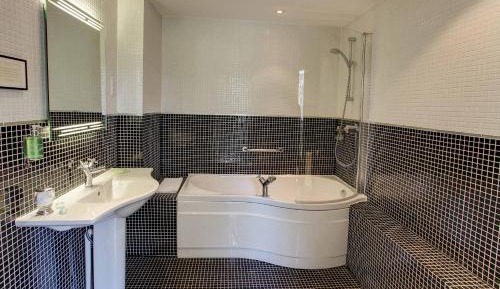 Queen Room with Garden View