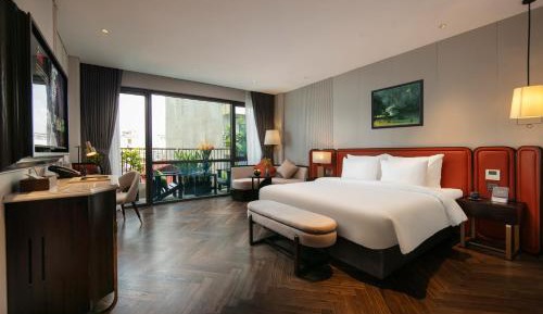 Le Premier Suite with Balcony