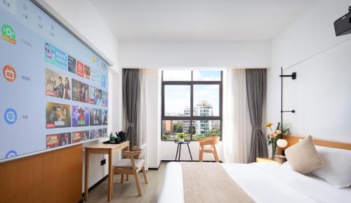 Deluxe Queen Room