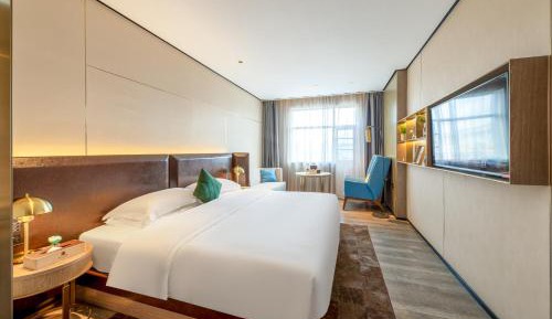 Deluxe Queen Room