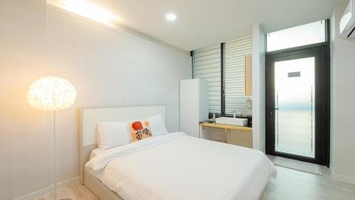 Double Room with Sea View 3