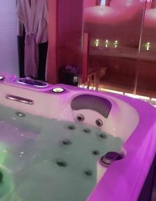 King Room with Spa Bath