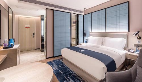 Deluxe Queen Room