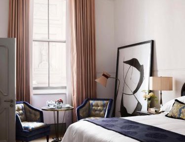 Salon Room with Opera View