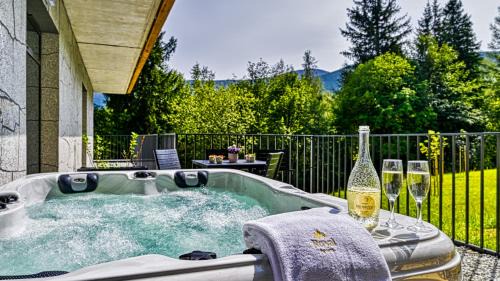 Apartment with Mountain View
