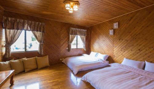 Quadruple Room with Private Bathroom