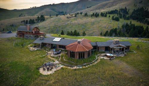 Five-Bedroom Holiday Home