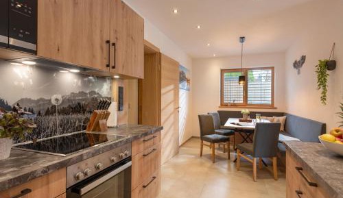 Three-Bedroom Apartment with Shower