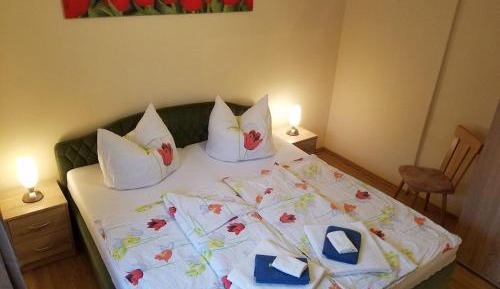 Deluxe One-Bedroom Apartment with Garden View