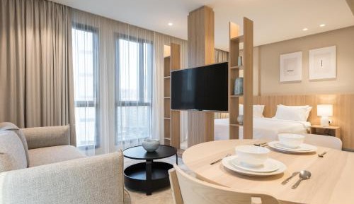 Deluxe King Suite