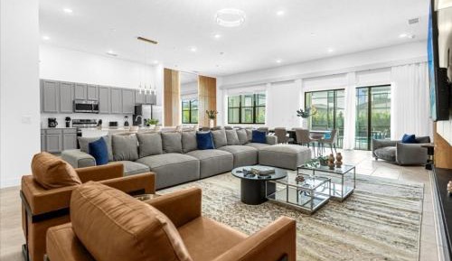 Fifteen-Bedroom Holiday Home