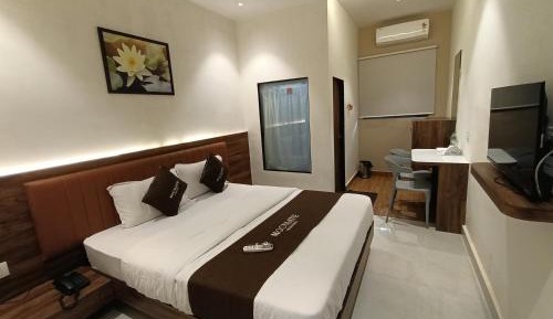 Deluxe Queen Room