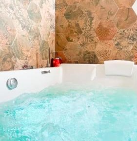 Deluxe Suite with Spa Bath