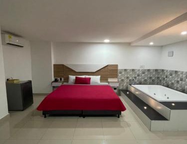 Deluxe Suite with Spa Bath