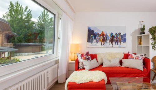 Apartment with Mountain View
