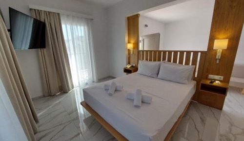 Suite with Pool View