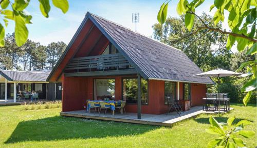 Three-Bedroom Holiday Home 