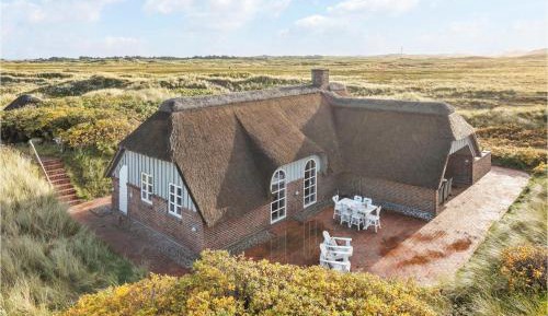 Three-Bedroom Holiday Home 