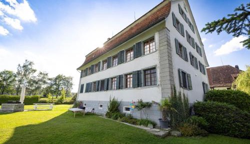 Villa with Garden View