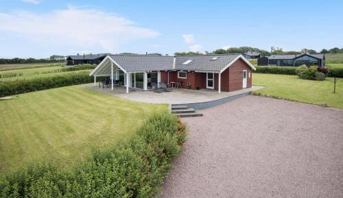 Three-Bedroom Holiday Home 