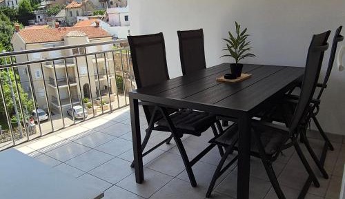 One-Bedroom Apartment with City View